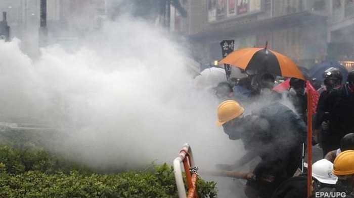 Протестующие в Гонконге требуют расследования жестокости полиции