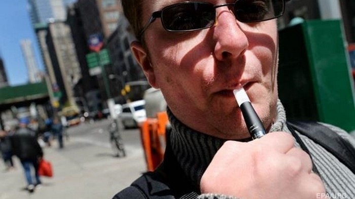 Три человека умерли от курения вейпа в США