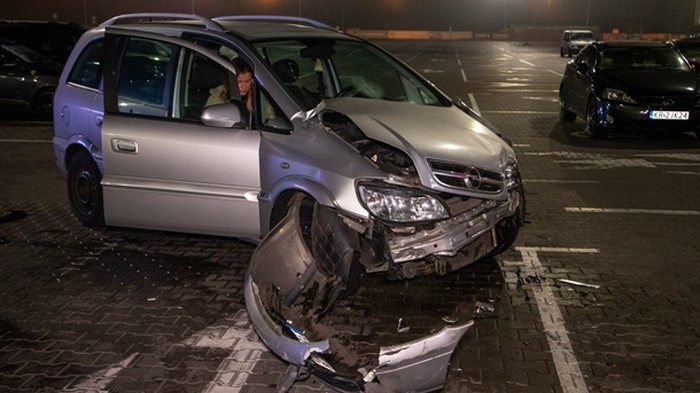 В Киеве любитель дрифта сбил людей и протаранил три авто (видео)