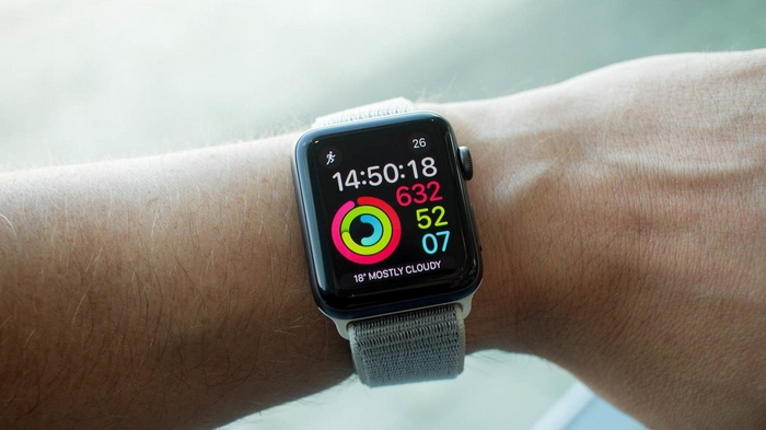 В чем отличие классической модели часов от Apple Watch Series