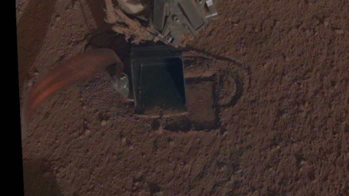 Марсианский аппарат InSight возобновил бурение грунта