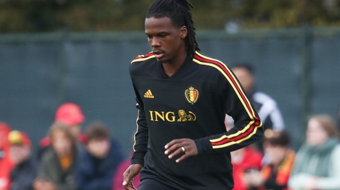 Футболист сборной Бельгии десять минут играл в чужой футболке