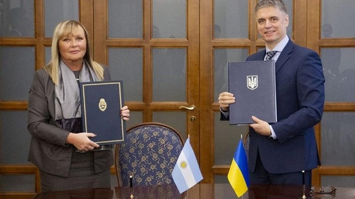 Украина и Аргентина договорились об увеличении срока безвиза