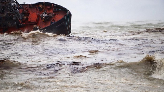 Затонувший в Одессе танкер мог быть задействован в контрабанде нефти – СМИ