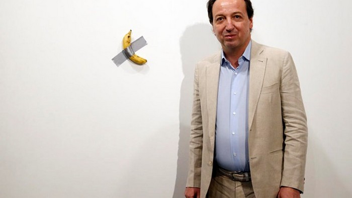 Приклеенный скотчем банан продали за $120 000 (фото)