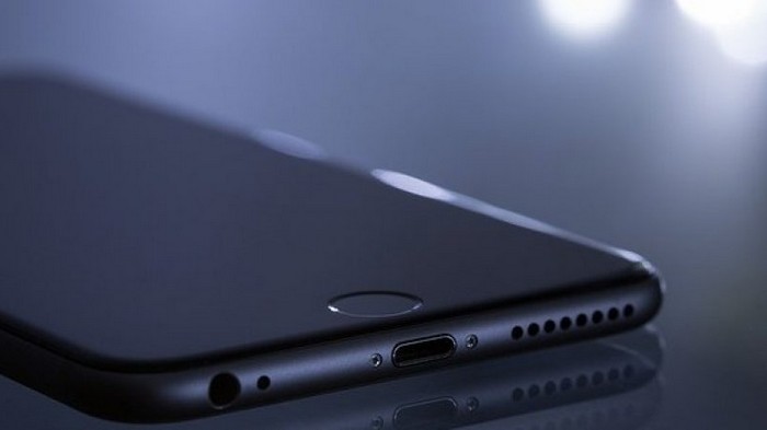 В 2021 году Apple выпустит iPhone без разъемов