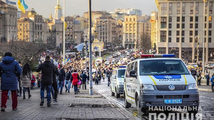 В полиции подсчитали людей на Майдане и Банковой