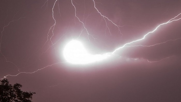 Ученые объяснили почему возникает шаровая молния