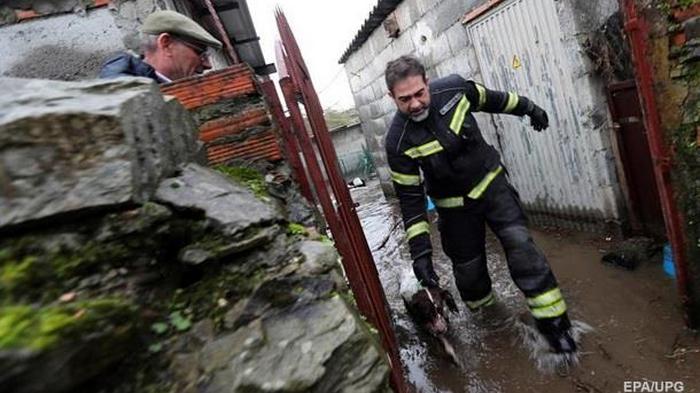 Четыре человека погибли из-за шторма на западе Европы