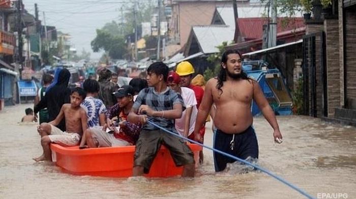 На Филиппинах растет число жертв мощного тайфуна