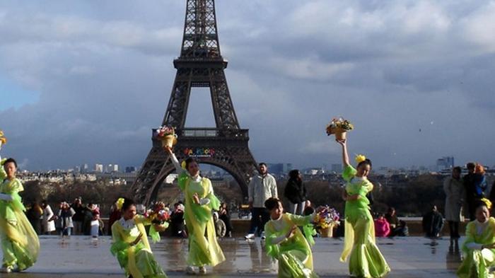 В Париже и Риме отменили празднование китайского Нового года