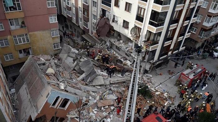 В Стамбуле рухнул многоэтажный дом (фото)