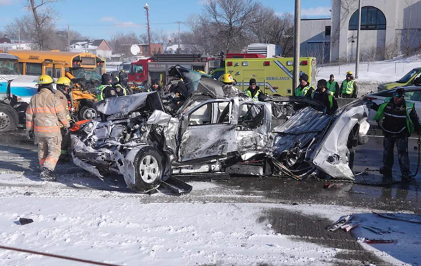 В Канаде столкнулись 200 авто: пострадали 60 человек (видео)