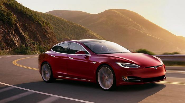 Илон Маск добавил электромобилям Tesla сверхспособности