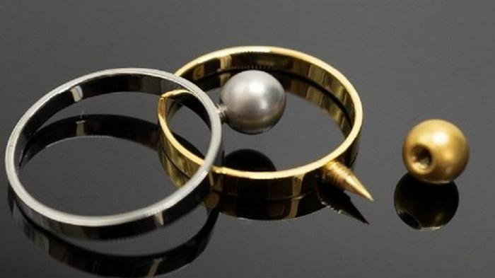 Ювелиры создали кольцо с лезвием для самообороны (фото)