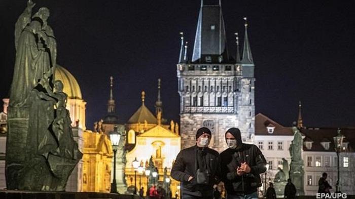 В Чехии начали закрывать города из-за коронавируса