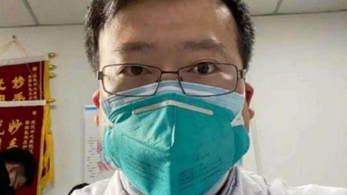 Власти Китая признали ошибкой преследование сообщившего о COVID-19 врача