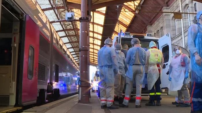 Франция эвакуирует больных на скоростных поездах (видео)