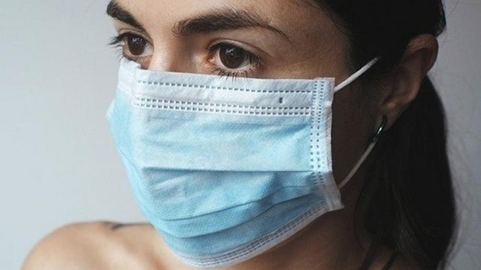Исследователи выяснили, как долго коронавирус живет на масках