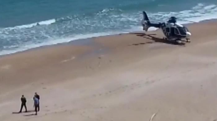 В Испании копы посадили вертолет на пляж ради нарушителя карантина