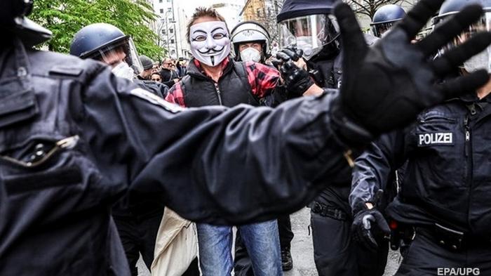 В Берлине на акции протеста задержали более 100 человек