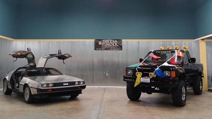 Автомобили из Назад в будущее выставили на аукцион (фото)