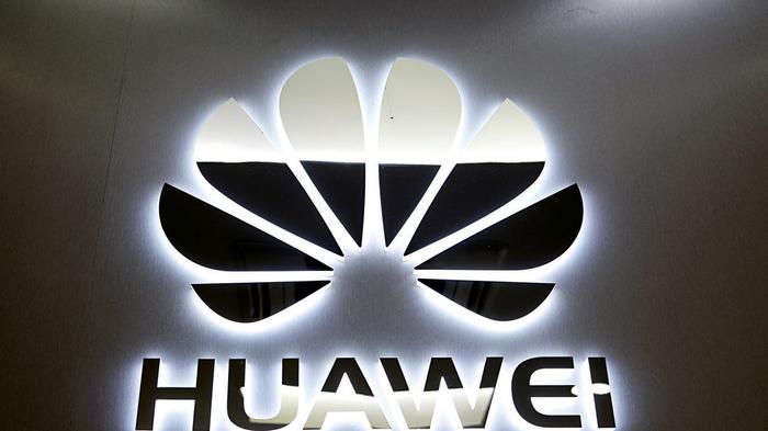 Через 300 лет: Huawei рассказали, когда смогут конкурировать с Android