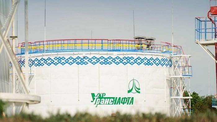 Цена нефти в Украине упала на треть за месяц