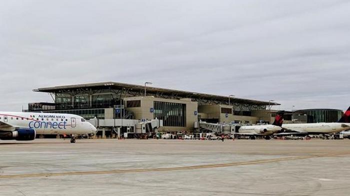 В США самолет насмерть сбил человека в аэропорту