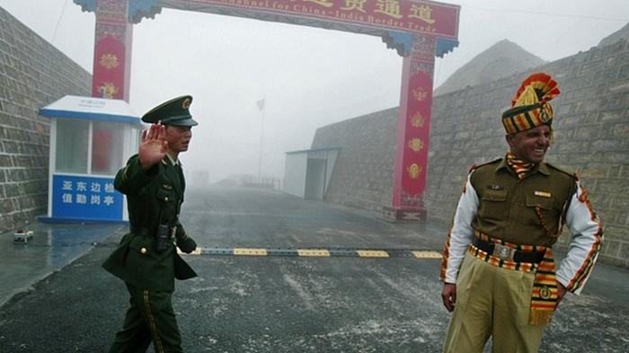 Пограничные войска Индии и Китая устроили драку