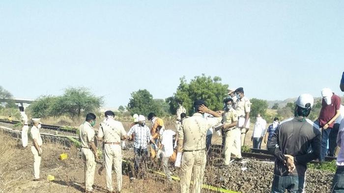 В Индии поезд переехал 16 спящих трудовых мигрантов (видео)