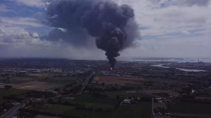 Взрыв на химическом заводе в Италии: в сети появились видео очевидцев
