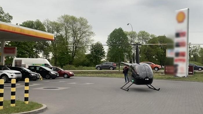 В Польше вертолет заправился на АЗС (видео)