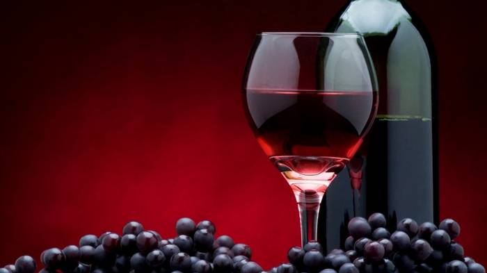 Почему стоит употреблять каждый день бокал хорошего красного вина?