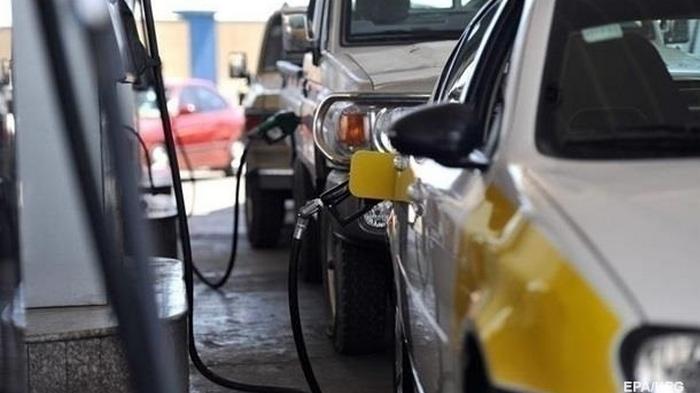 Цены на бензин и дизтопливо рухнули за год почти на четверть