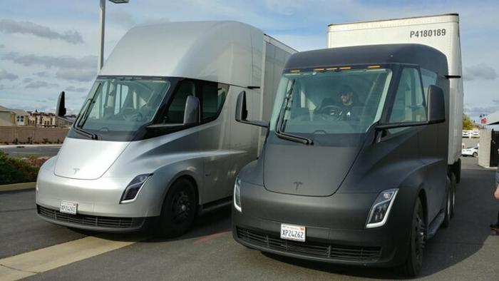 Илон Маск начинает выпуск грузового тягача Tesla Semi: фото