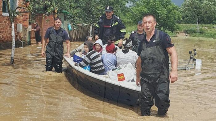 В Румынии затопило 90 сел (видео)