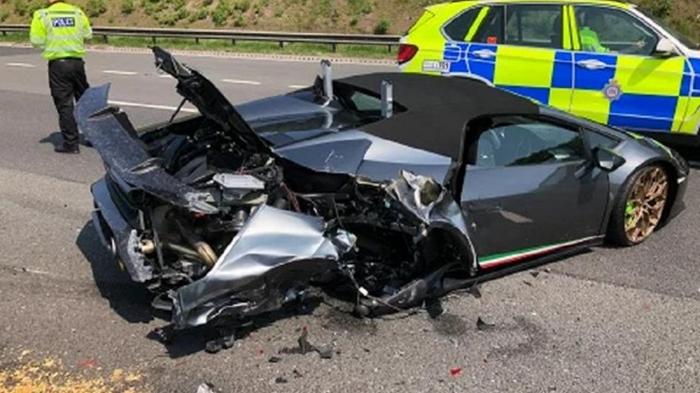 Британец разбил Lamborghini через 20 минут после покупки