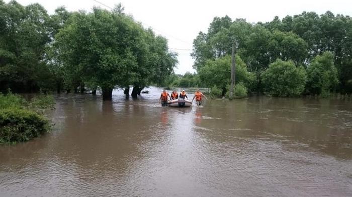 ГСЧС эвакуировала 1656 человека из зоны паводков (видео)
