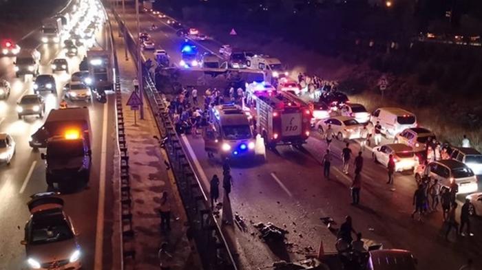 В Турции перевернулся автобус, есть погибший и раненые (фото)