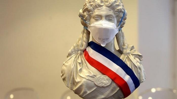 Во Франции будут штрафовать за отсутствие маски