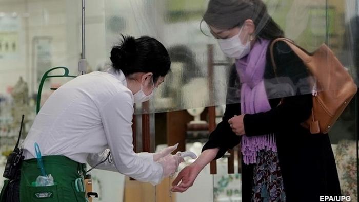 В Японии впервые выявили тысячу больных коронавирусом за сутки