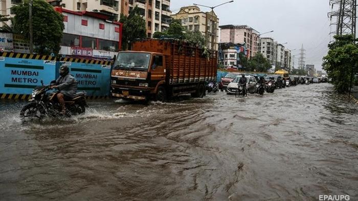 В Мумбаи выпало рекордное количество осадков (фото)