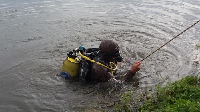 На Закарпатье рыба увлекла рыбака на дно реки