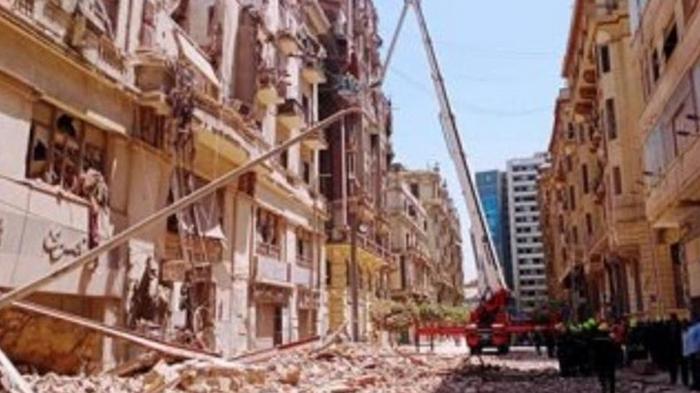 В столице Египта обрушился дом: спасли 18 человек (видео)