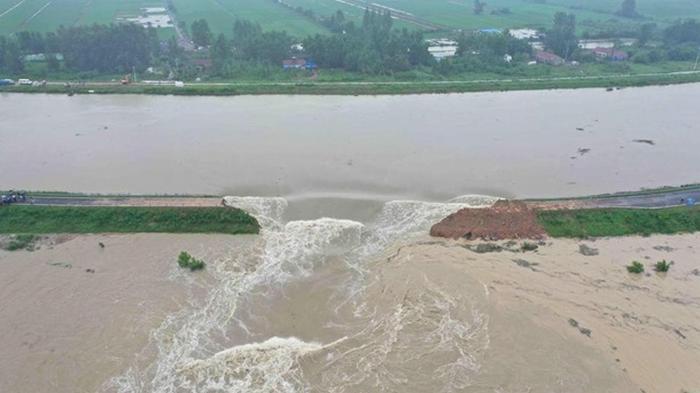 В Китае сильнейшее за 40 лет наводнение (фото)
