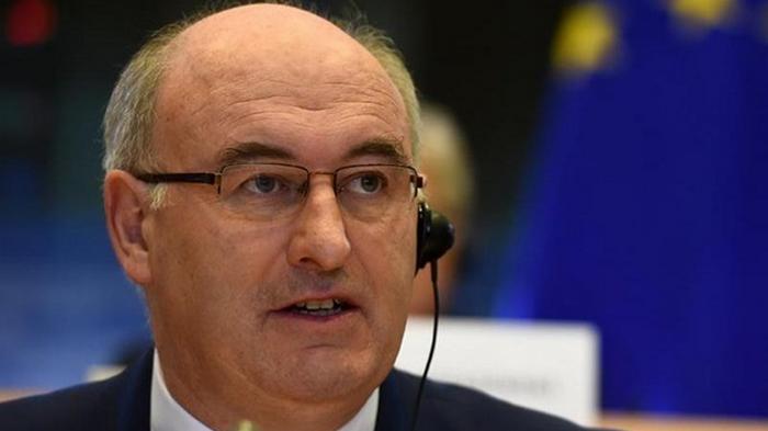 Комиссар ЕС уволился после нарушения карантина