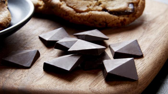 Инженер Tesla создал геометрические шоколадные чипсы
