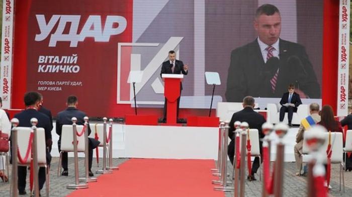 Кличко официально объявил, что УДАР идет на выборы
