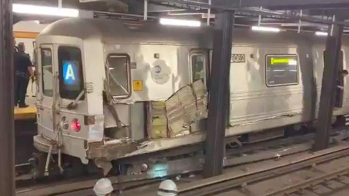 В Нью-Йорке на Манхэттене сошел с рельсов поезд метро